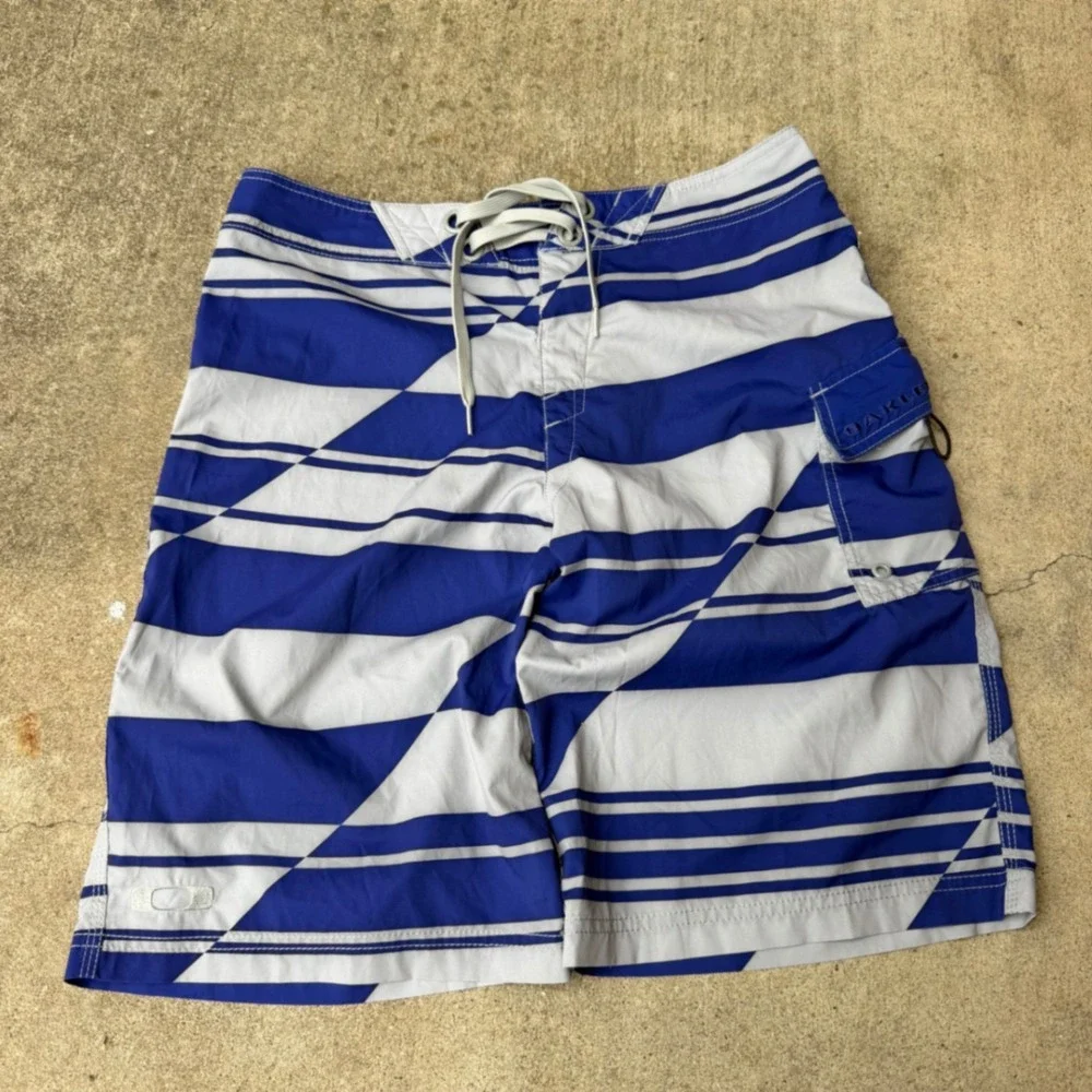 Oakley Mens Board Shorts Blue White Striped Geometric Swim Trunks Size 32